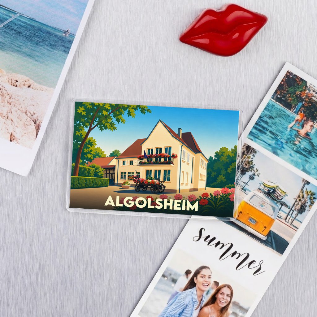 Magnet souvenir de la ville d'Algolsheim avec une illustration stylisée d'une maison traditionnelle fleurie.