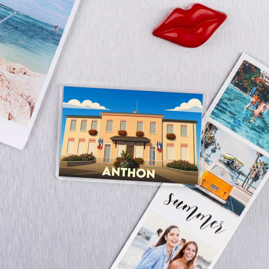 Magnet souvenir de la ville de Anthon avec une illustration stylisée de sa mairie fleurie.