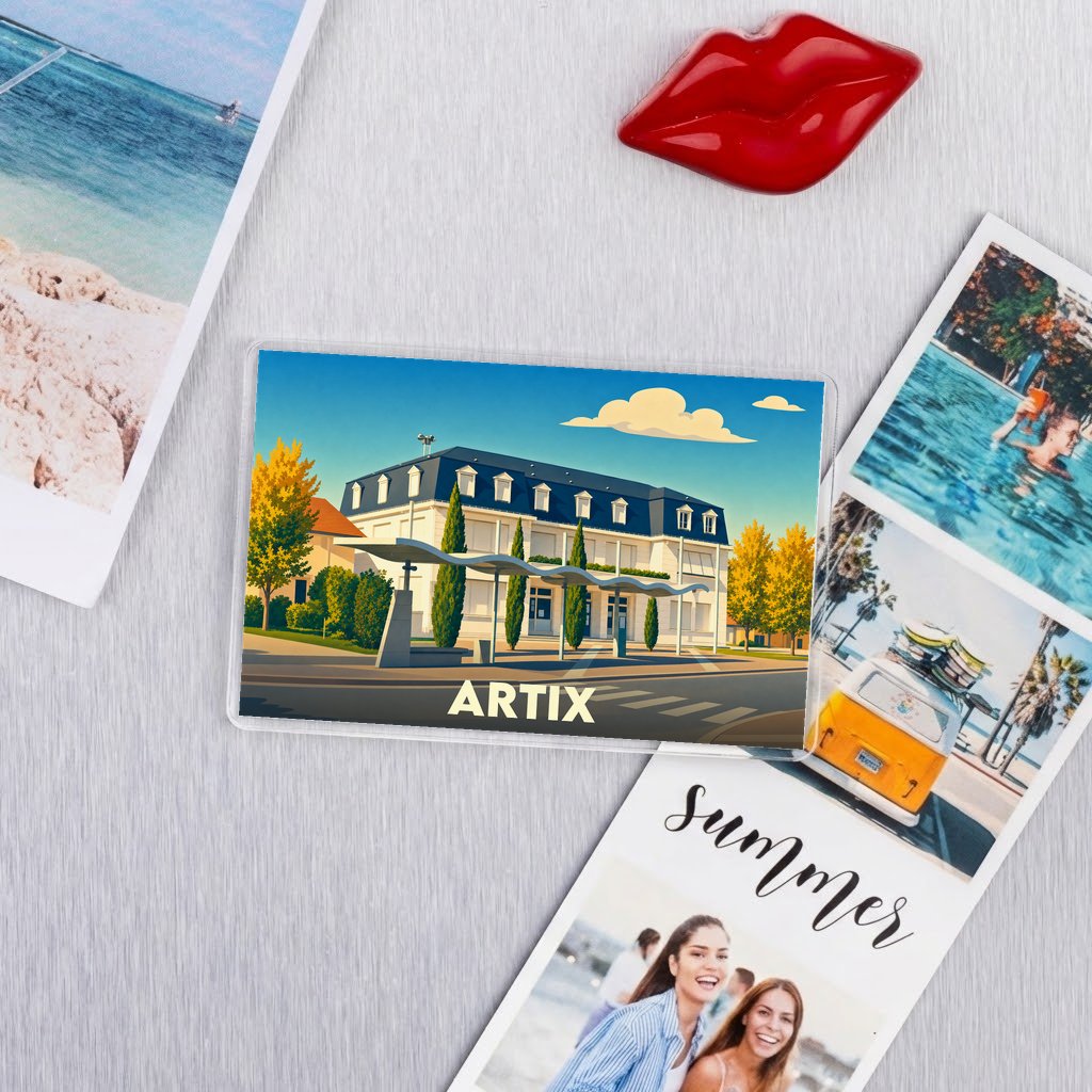 Magnet souvenir de la ville d'Artix avec une illustration stylisée de sa mairie.