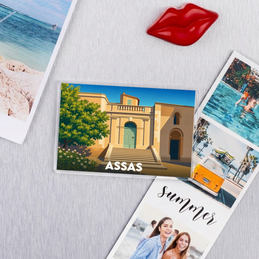 Magnet souvenir de la ville d'Assas avec une illustration stylisée de son château.