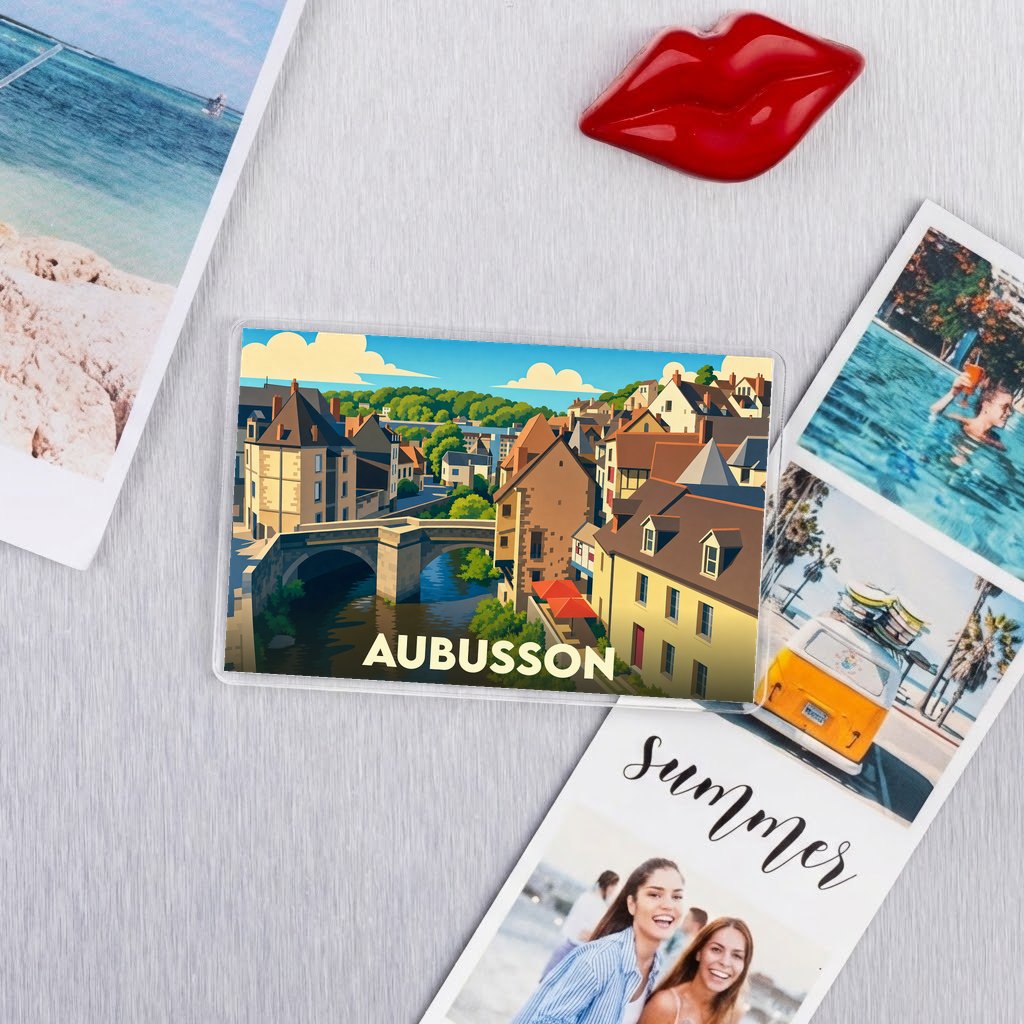 Magnet rectangulaire souvenir de la ville d'Aubusson avec une illustration stylisée de ses maisons et de son pont.