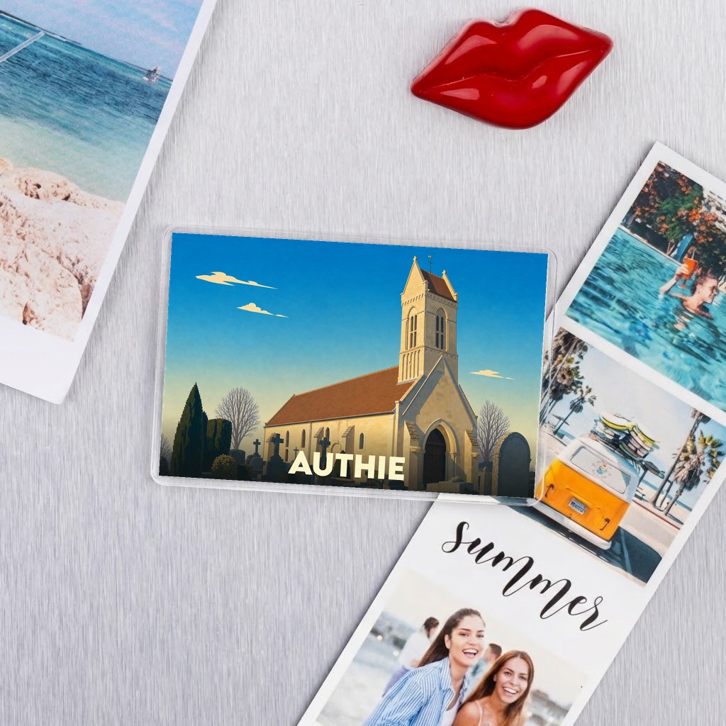 Magnet souvenir de la ville de Authie avec une illustration stylisée de son église.