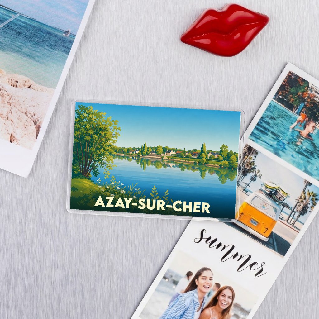 Magnet souvenir de la ville d'Azay-sur-Cher avec une illustration stylisée d'un paysage de bord de rivière.