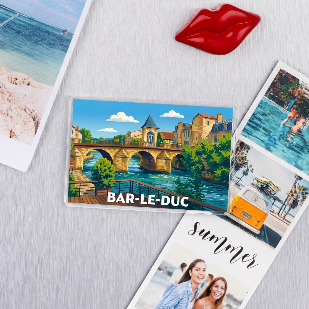 Magnet souvenir de la ville de Bar-le-Duc avec une illustration stylisée d'un pont sur la rivière.
