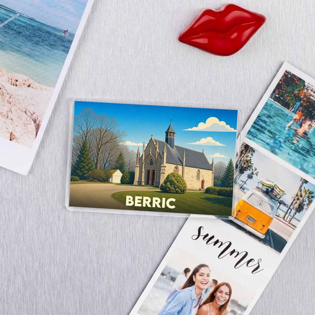 Magnet souvenir de la ville de Berric avec une illustration stylisée de sa chapelle.