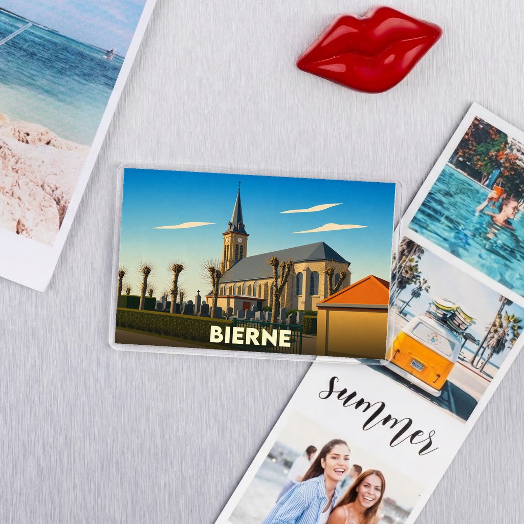 Magnet souvenir de la ville de Bierne avec une illustration stylisée de son église.