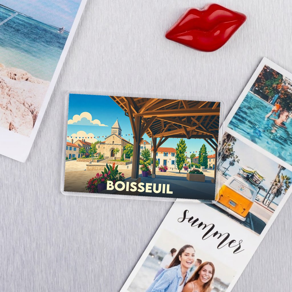 Magnet souvenir de la ville de Boisseuil avec une illustration stylisée d'une place de village ensoleillée.