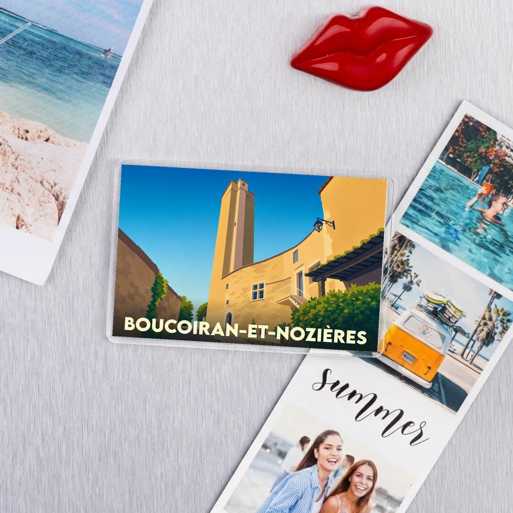 Magnet souvenir de la ville de Boucoiran-et-Nozières avec une illustration stylisée d'un monument historique.