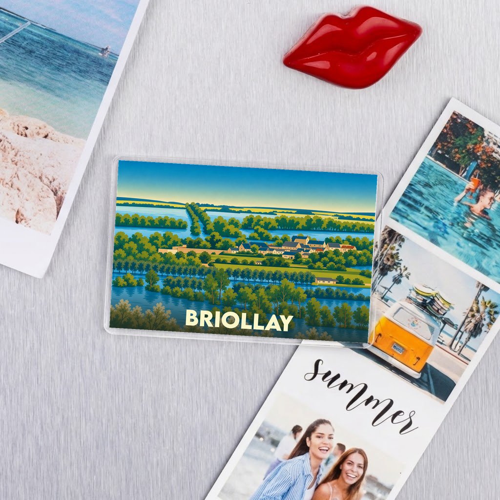 Magnet souvenir de la ville de Briollay avec une illustration paysagère colorée.