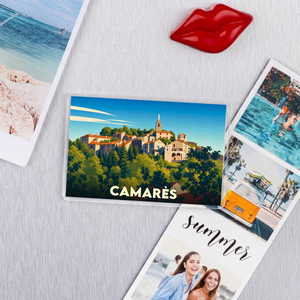 Magnet souvenir de la ville de Camarès avec une illustration stylisée.