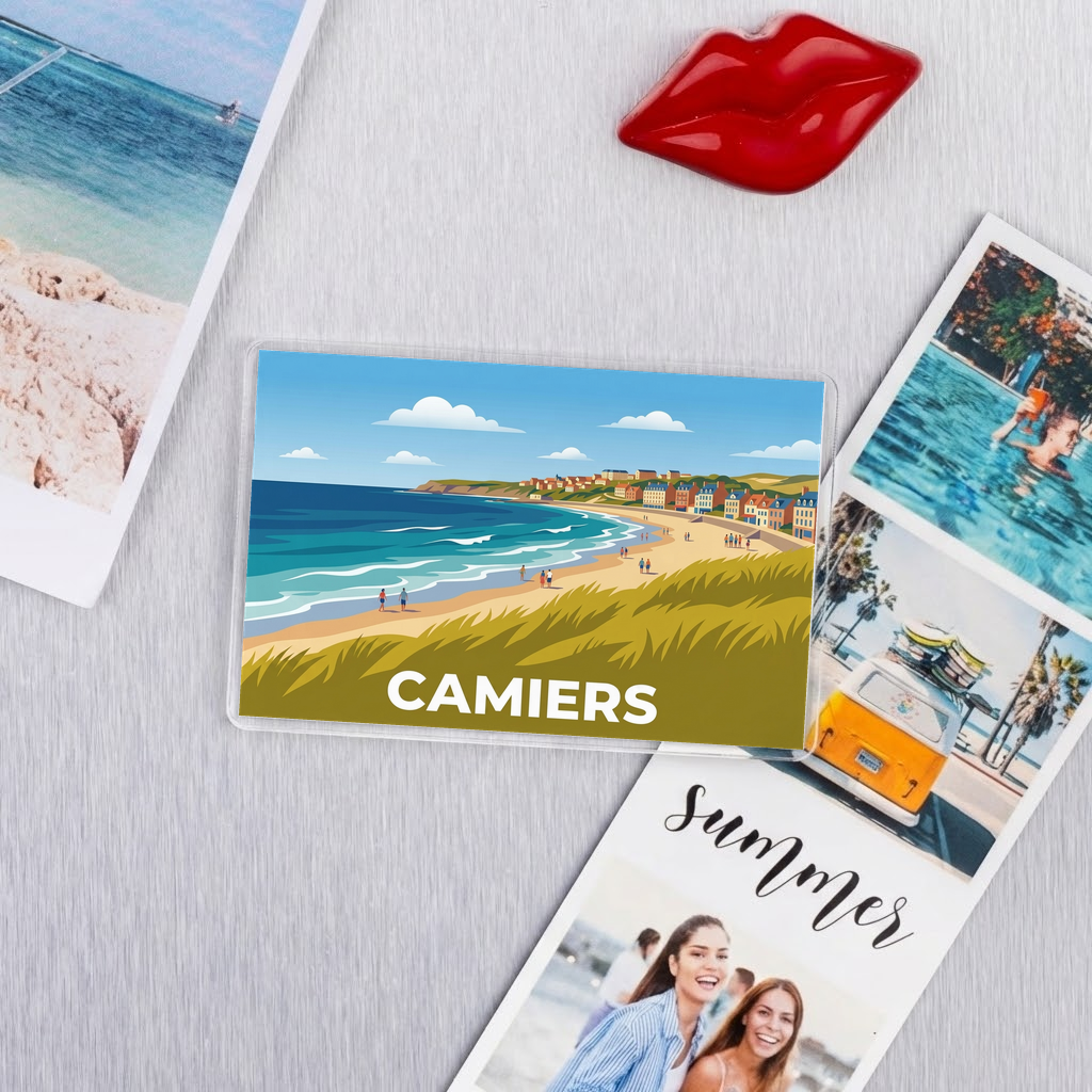 Magnet souvenir de la ville de Camiers avec une illustration stylisée de sa plage et de ses dunes.