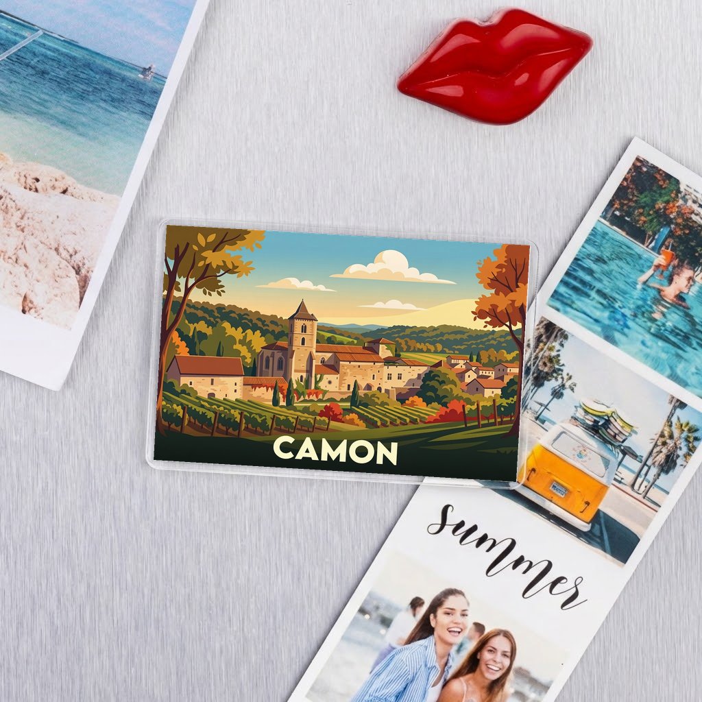 Magnet souvenir de la ville de Camon avec une illustration stylisée.