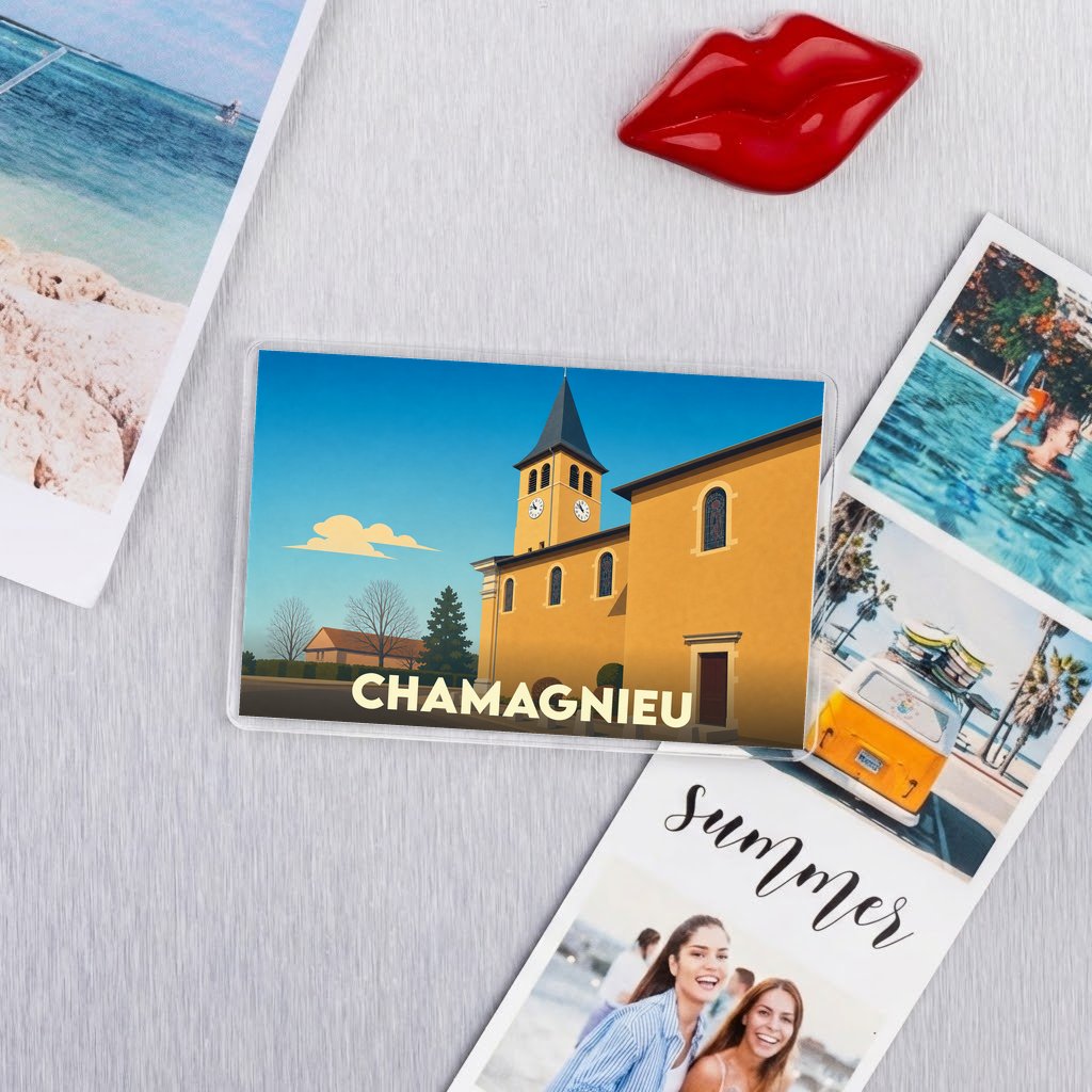 Magnet souvenir de la ville de Chamagnieu avec une illustration stylisée de son église.
