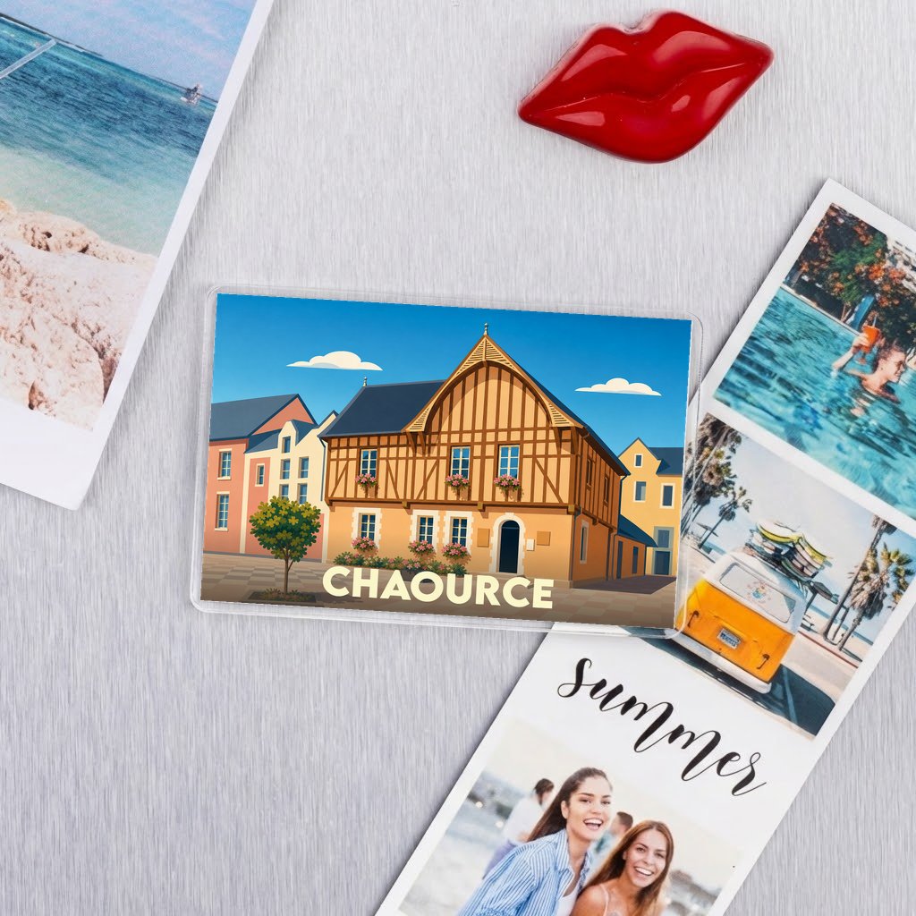 Magnet souvenir de la ville de Chaource illustré par une maison à colombages stylisée.