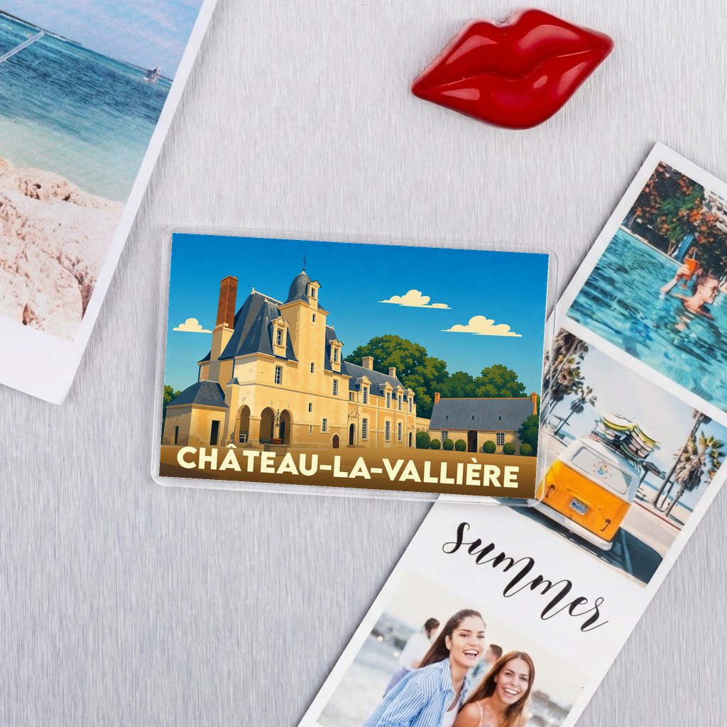 Magnet souvenir de la ville de Château-la-Vallière avec une illustration stylisée de son château.
