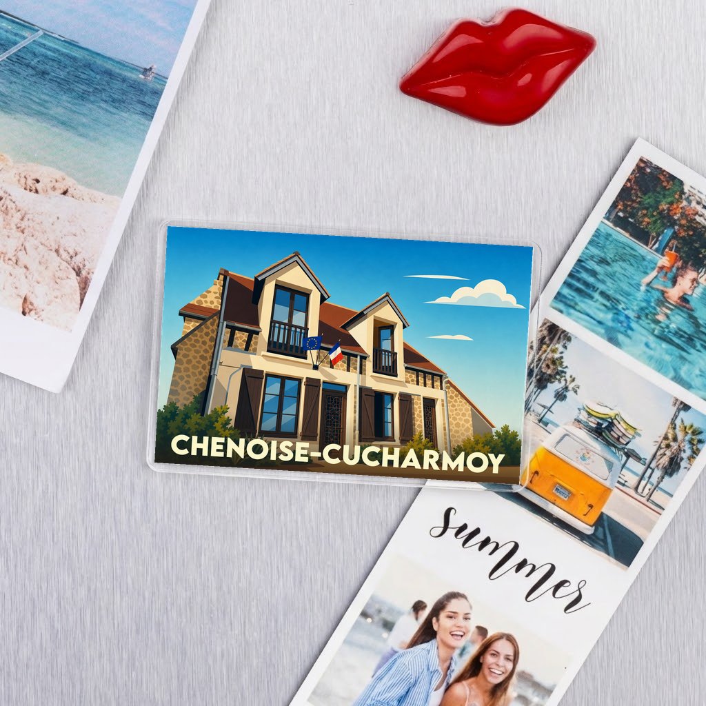 Magnet souvenir de la commune de Chenoise-Cucharmoy avec une illustration stylisée de la mairie.