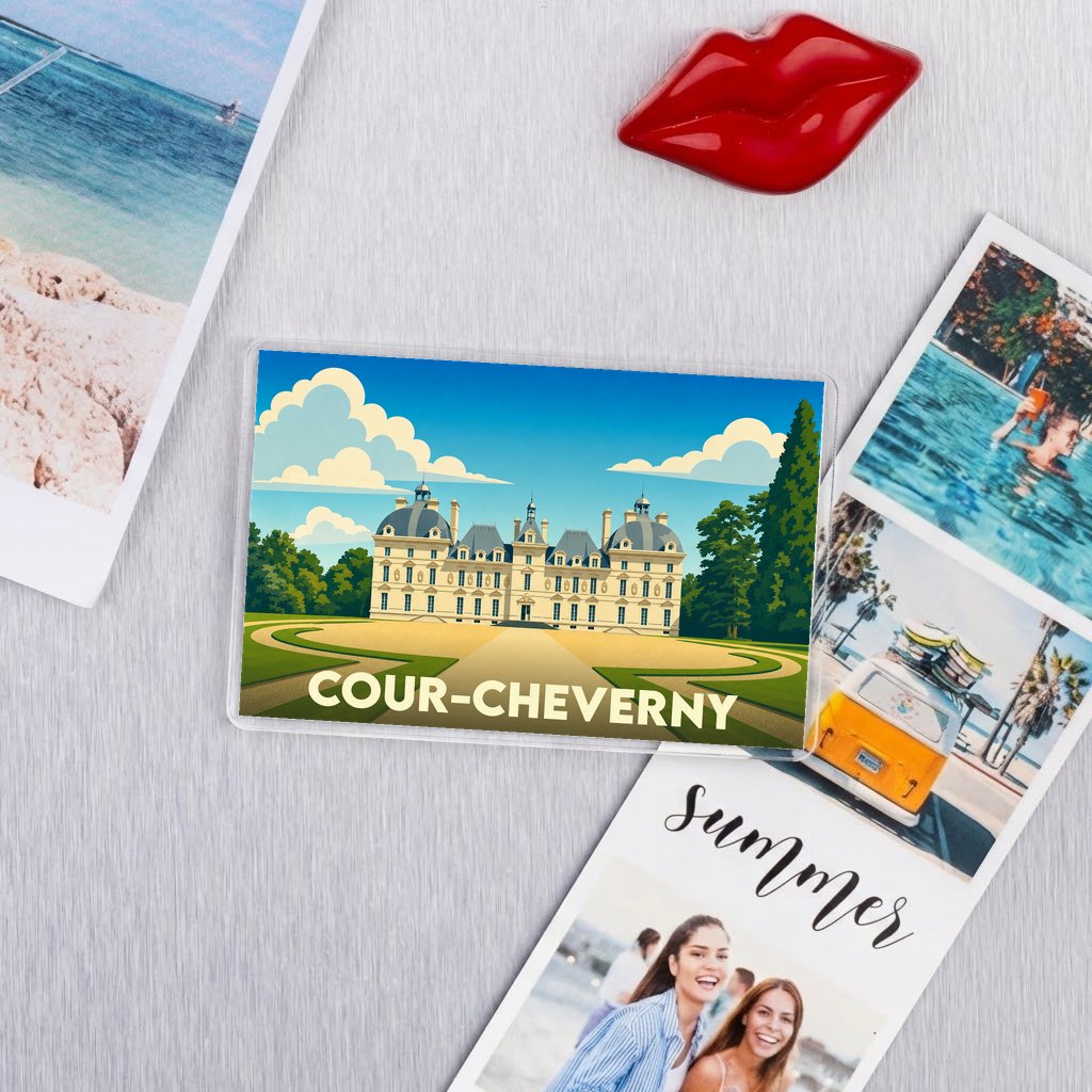 Magnet souvenir de la ville de Cour-Cheverny avec une illustration stylisée du château de Cheverny.
