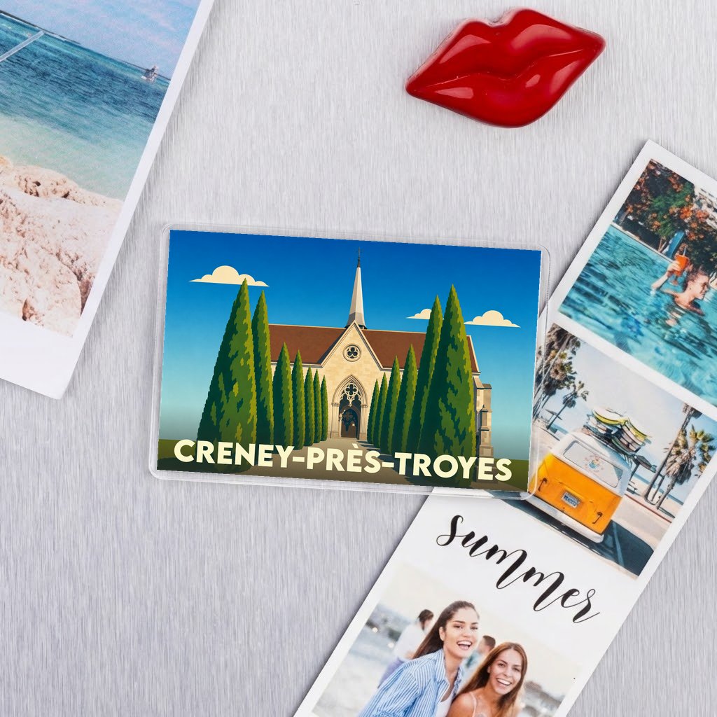 Magnet souvenir de la ville de Creney-près-Troyes avec une illustration stylisée de son église.