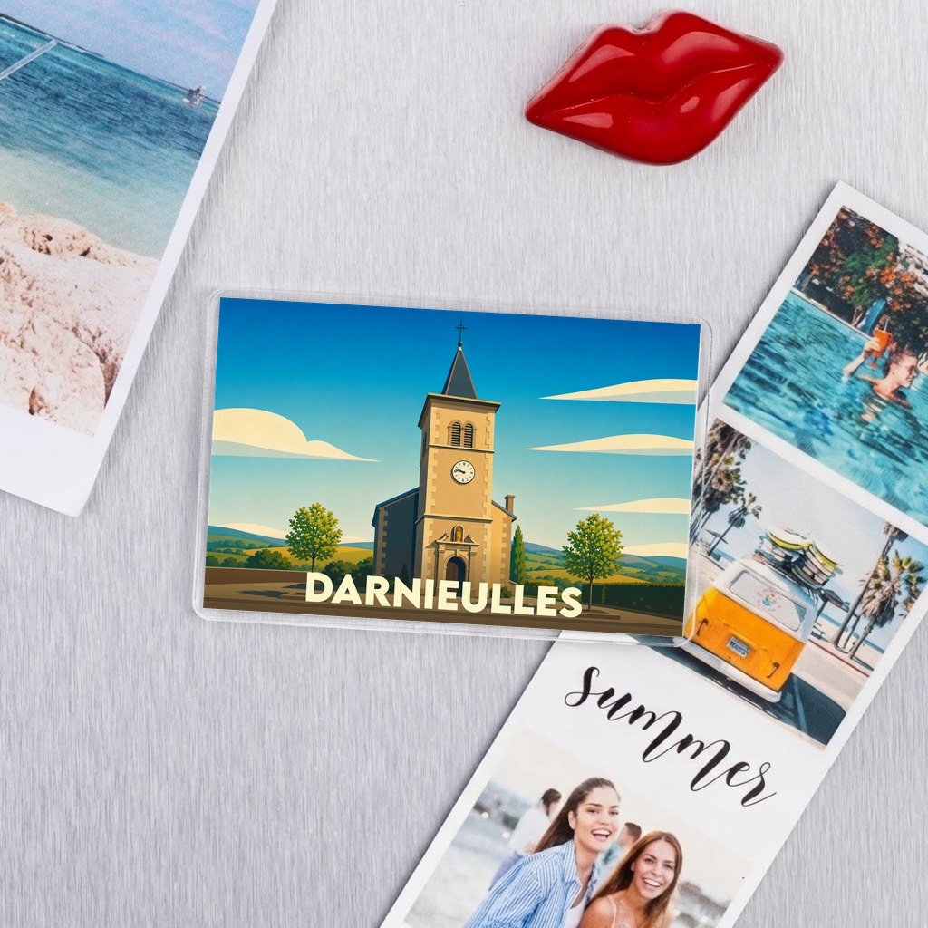 Magnet souvenir de la ville de Darnieulles avec une illustration stylisée de son église.