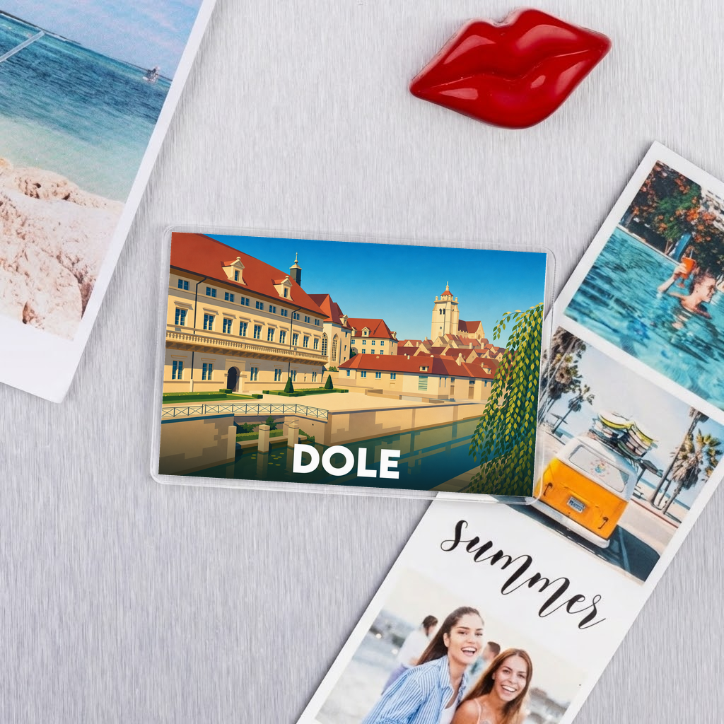 Magnet souvenir de la ville de Dole avec une illustration stylisée de son architecture historique.