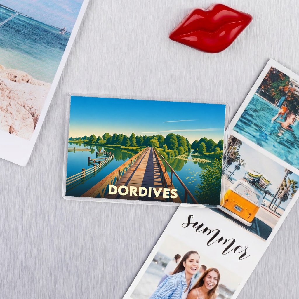 Magnet souvenir de la ville de Dordives avec une illustration stylisée d'un pont en bois sur l'eau.