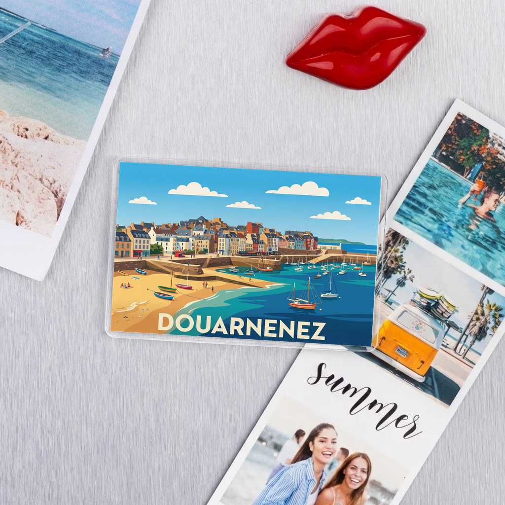 Magnet souvenir de la ville de Douarnenez avec une illustration stylisée de son port.