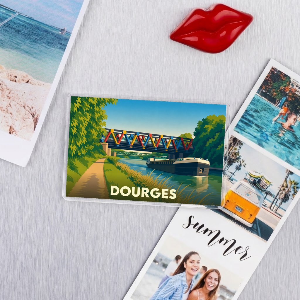 Magnet souvenir de la ville de Dourges avec une illustration stylisée d'un pont coloré et d'une péniche sur un canal.