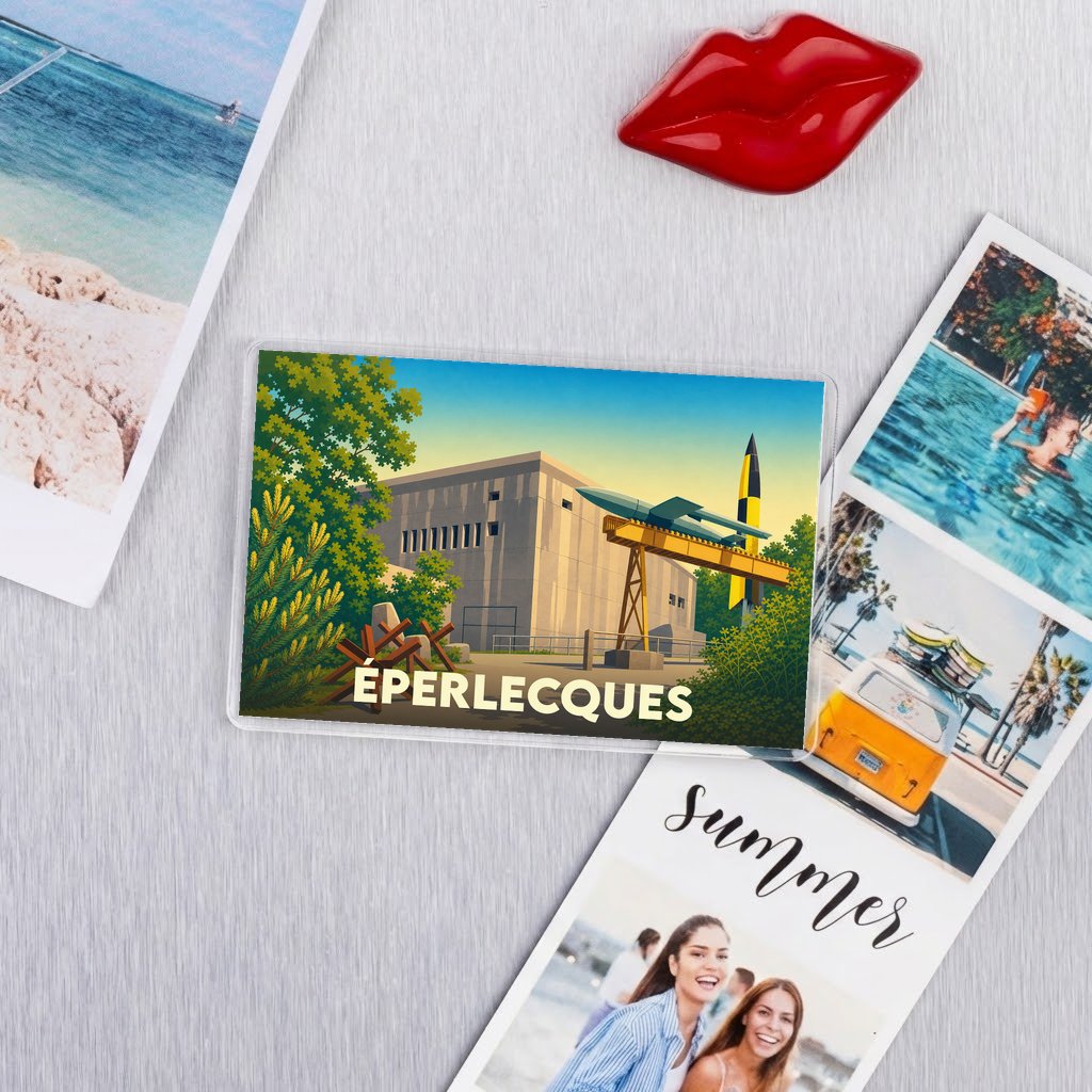 Magnet souvenir de la ville d'Éperlecques avec une illustration stylisée de son bunker historique.