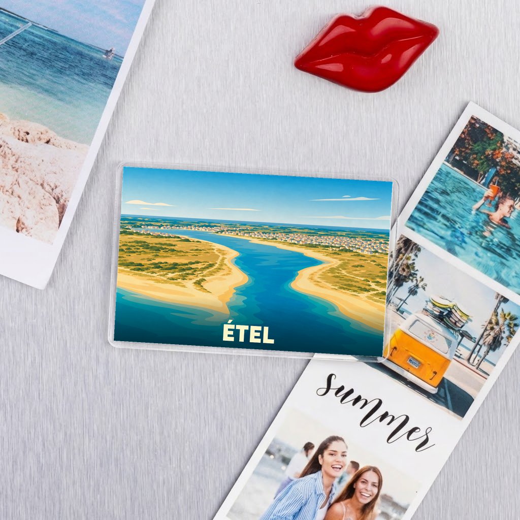 Magnet souvenir de la ville de Étel avec une illustration stylisée d'un paysage côtier.