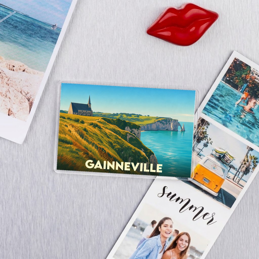 Magnet souvenir de la ville de Gainneville avec une illustration stylisée de la côte d'Étretat.