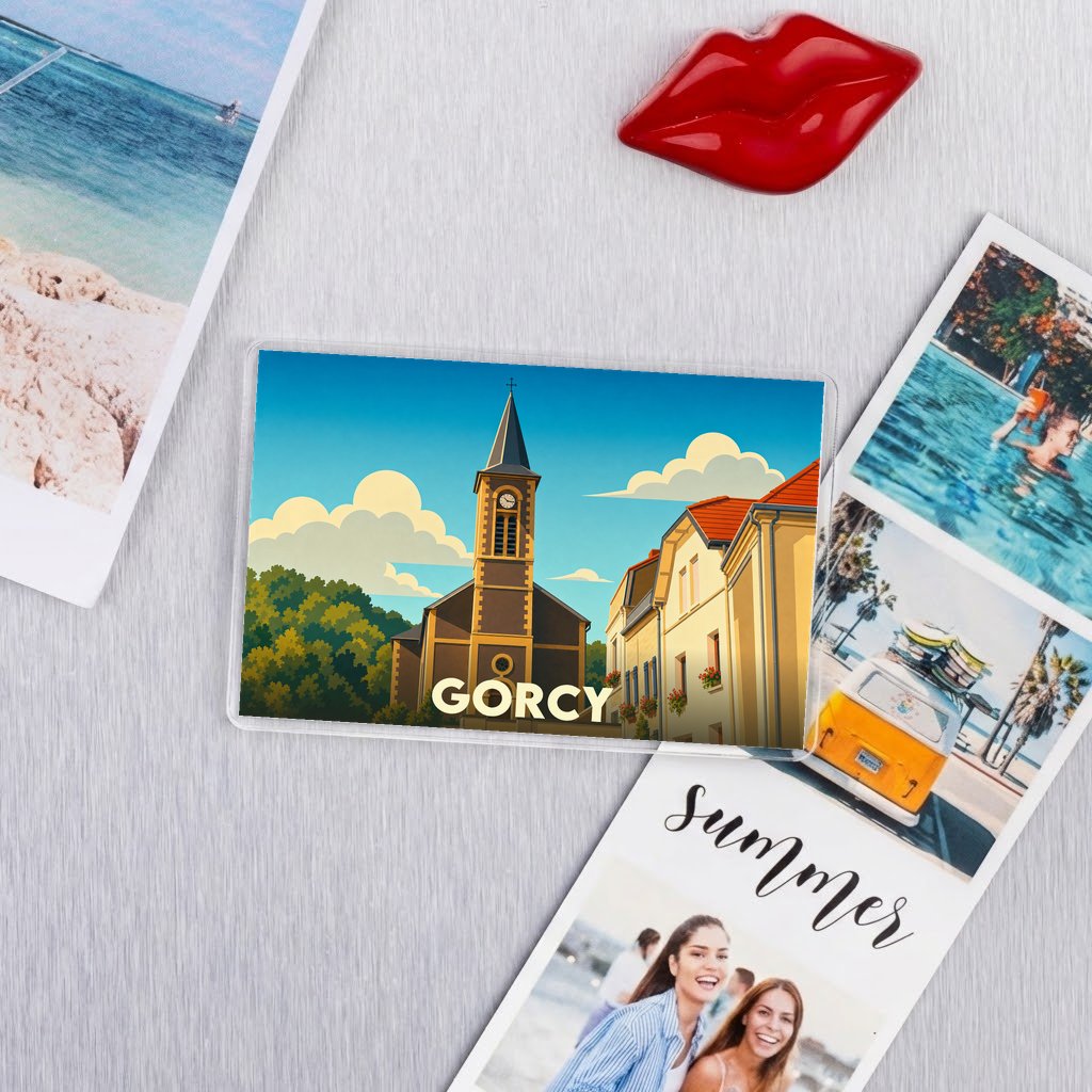 Magnet souvenir de la ville de Gorcy avec une illustration stylisée de son église.