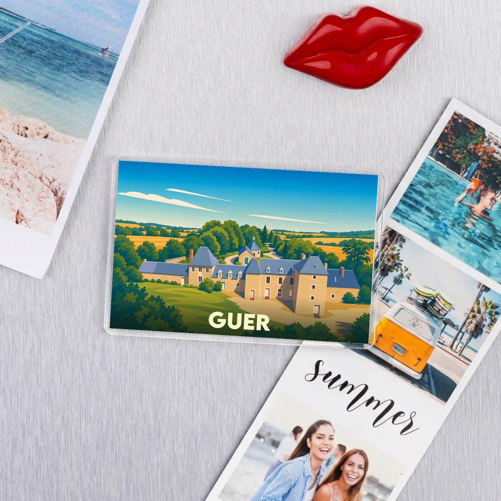 Magnet souvenir de la ville de Guer avec une illustration stylisée de son patrimoine.