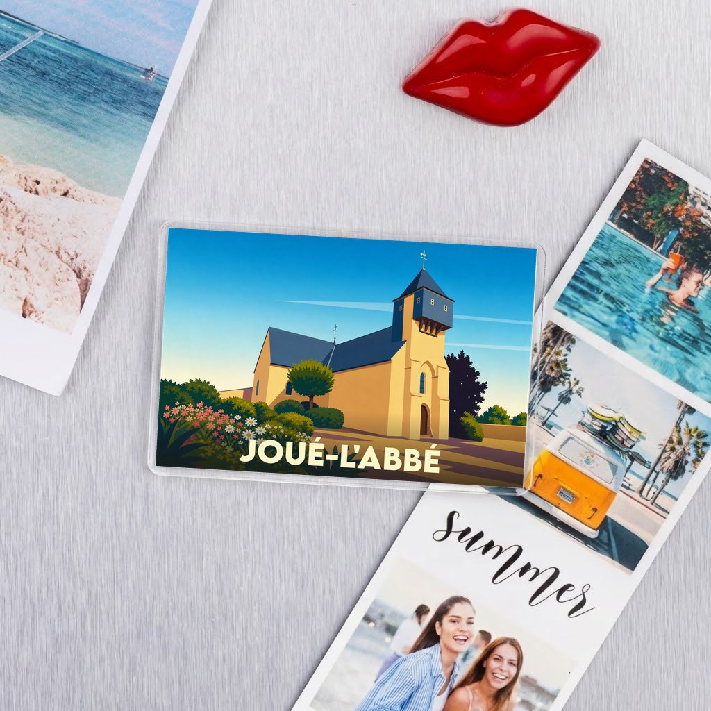 Magnet souvenir de la ville de Joué-l'Abbé avec une illustration stylisée de son église.