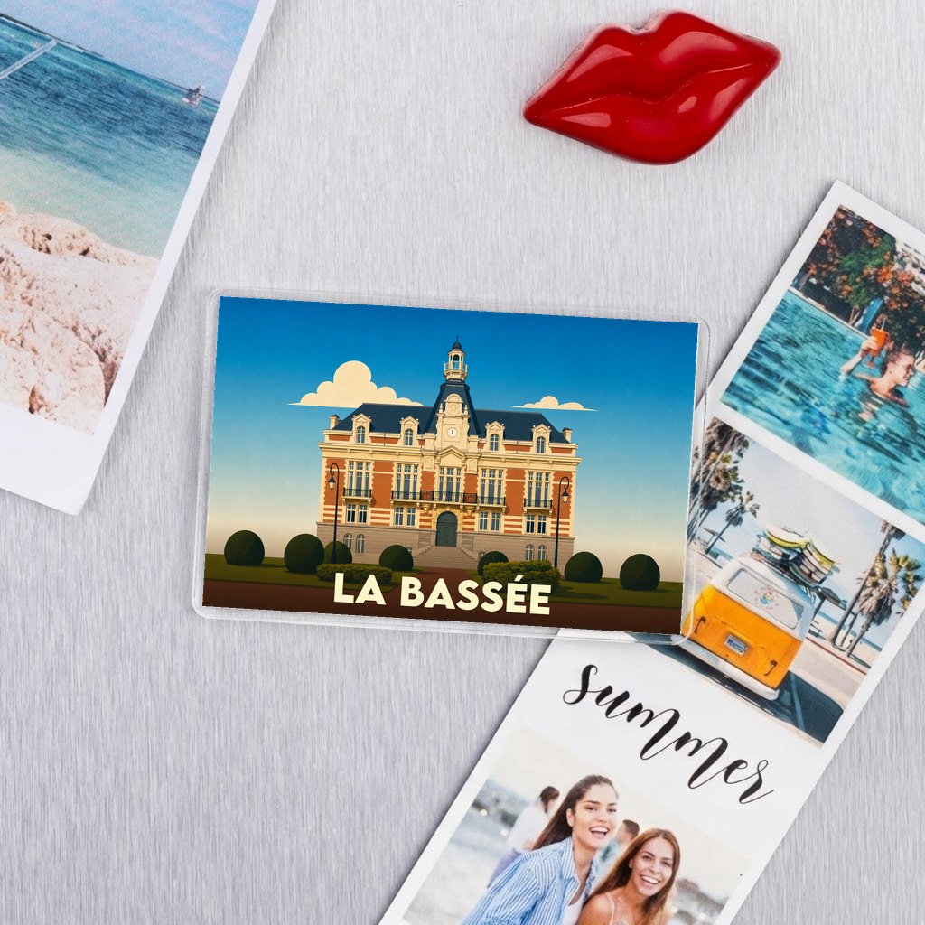 Magnet souvenir de la ville de La Bassée avec une illustration stylisée de son hôtel de ville.