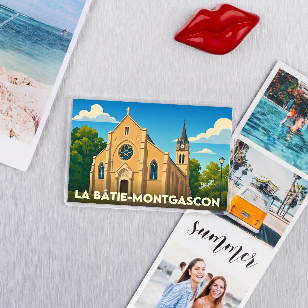Magnet souvenir de la ville de La Bâtie-Montgascon avec une illustration stylisée de son église.