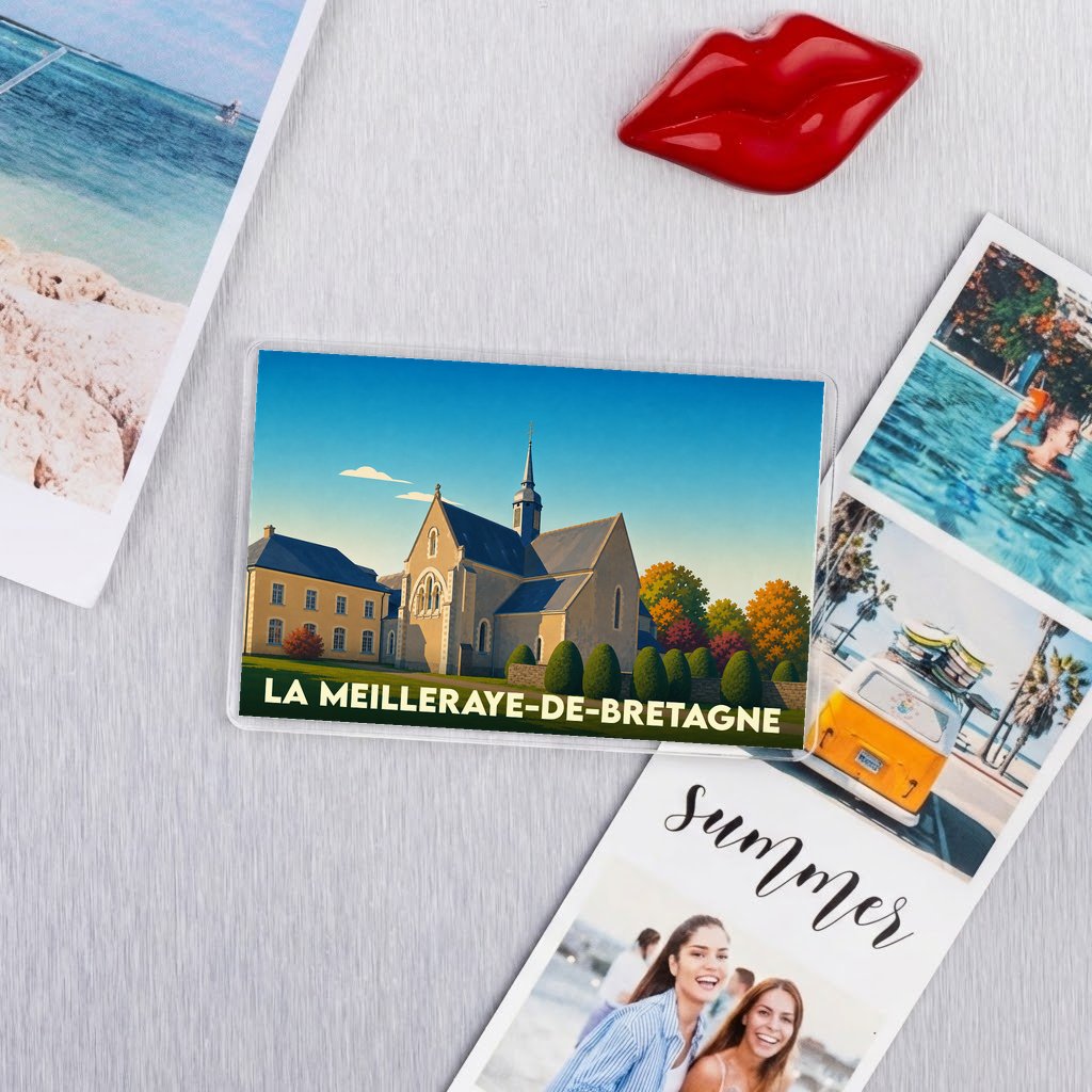 Magnet souvenir de la ville de La Meilleraye-de-Bretagne avec une illustration stylisée de son église.