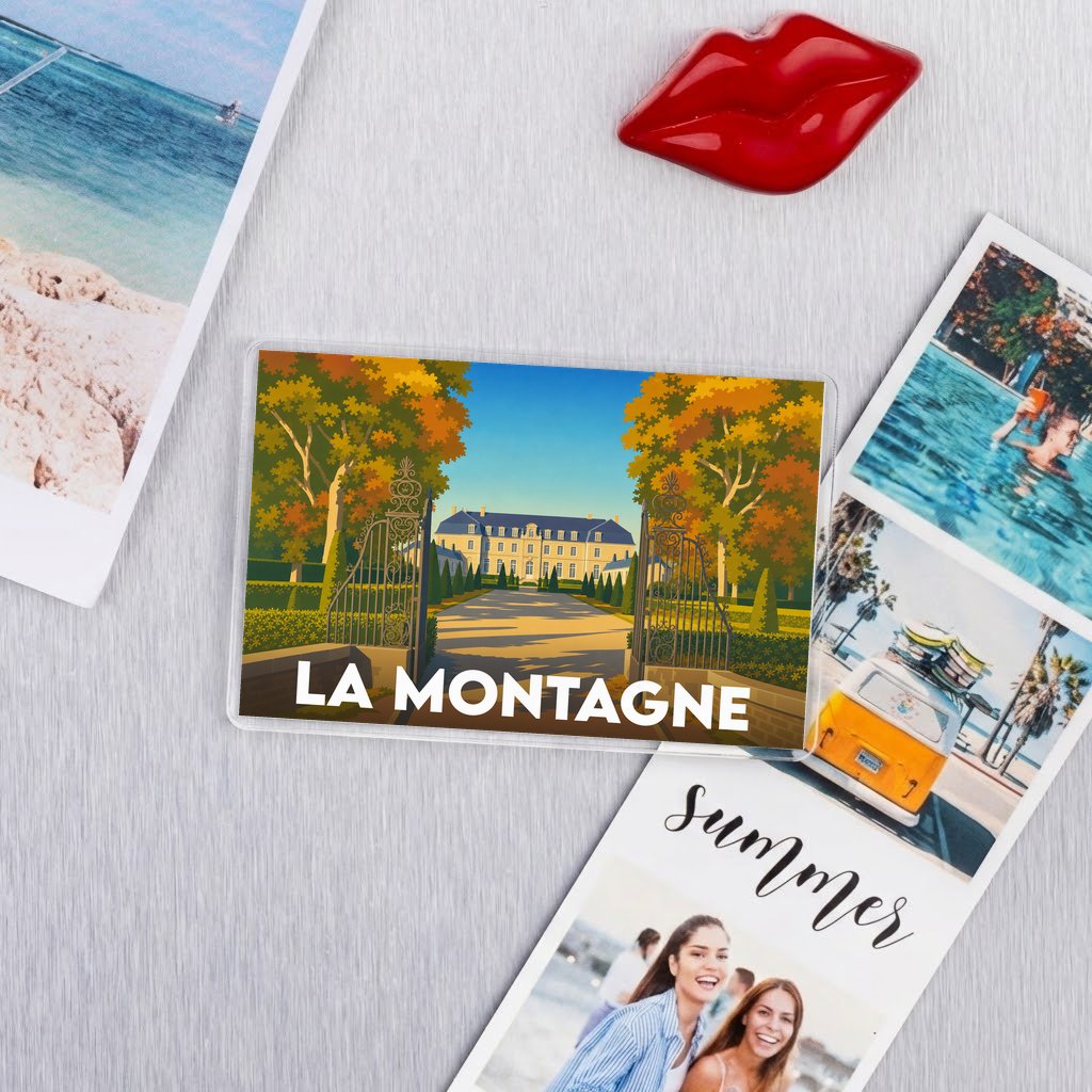 Magnet souvenir de la ville de La Montagne avec une illustration stylisée d'un château.
