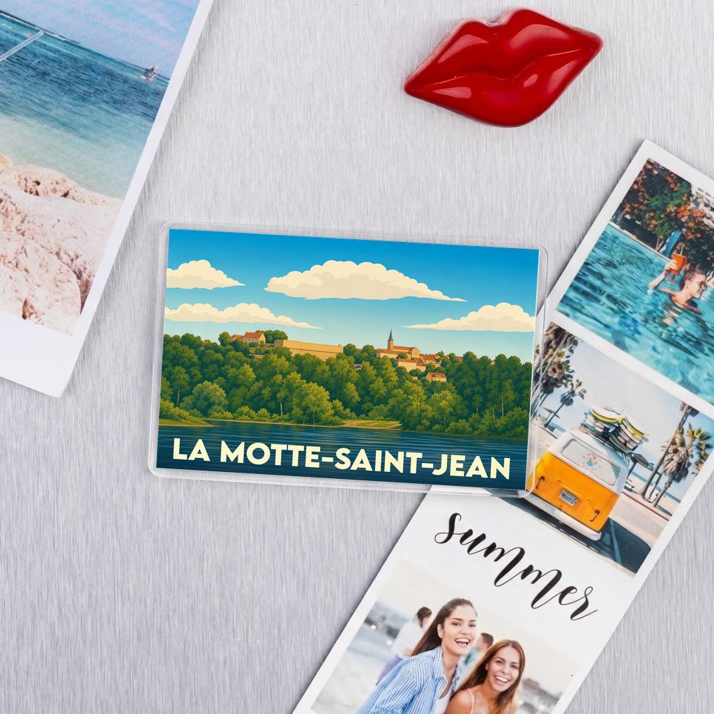 Magnet souvenir de la commune de La Motte-Saint-Jean avec une illustration stylisée de son paysage.