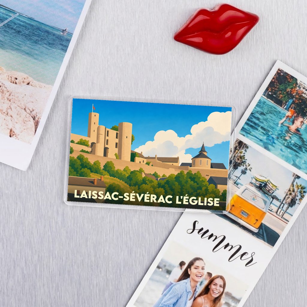 Magnet souvenir de la ville de Laissac-Sévérac l'Église avec une illustration stylisée de son patrimoine.