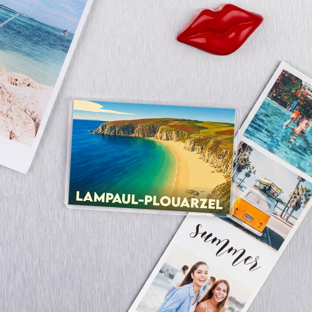 Magnet souvenir de la ville de Lampaul-Plouarzel avec une illustration stylisée d'une plage sauvage.