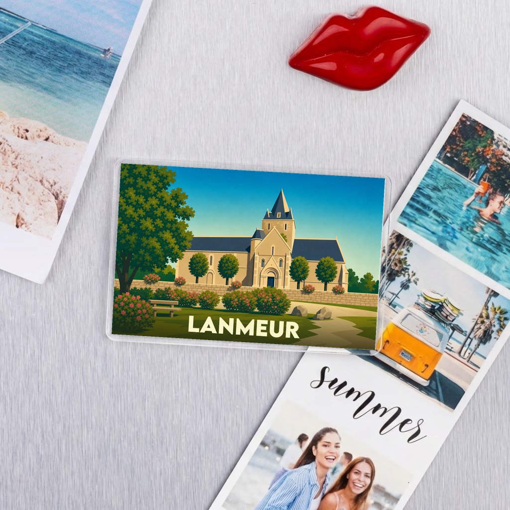 Magnet souvenir de la ville de Lanmeur avec une illustration stylisée de son église.