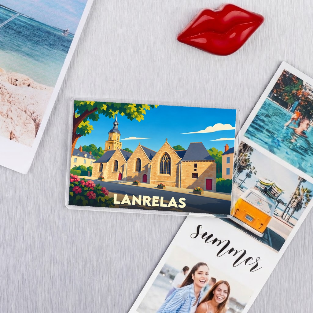Magnet souvenir de la ville de Lanrelas avec une illustration stylisée de son église.