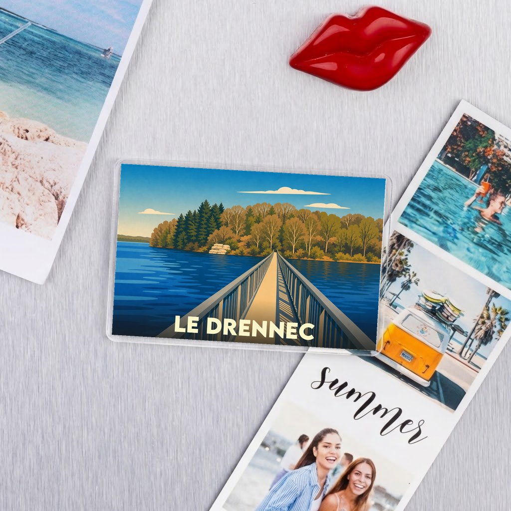 Magnet souvenir de la ville de Le Drennec avec une illustration stylisée d'un pont sur un lac.