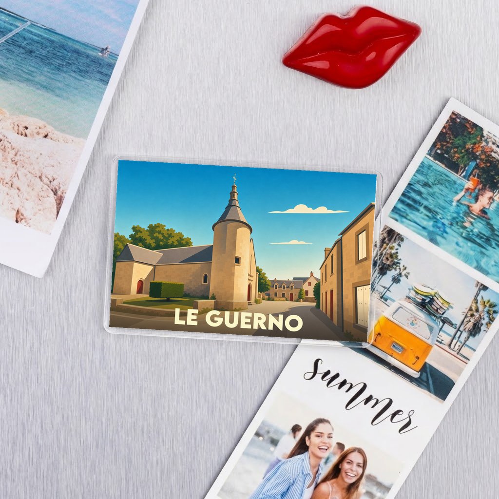 Magnet souvenir de la ville du Guerno avec une illustration stylisée de son église et de ses rues.