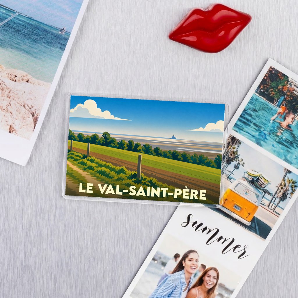 Magnet souvenir de la ville de Le Val-Saint-Père avec une illustration de paysage champêtre en bord de mer.