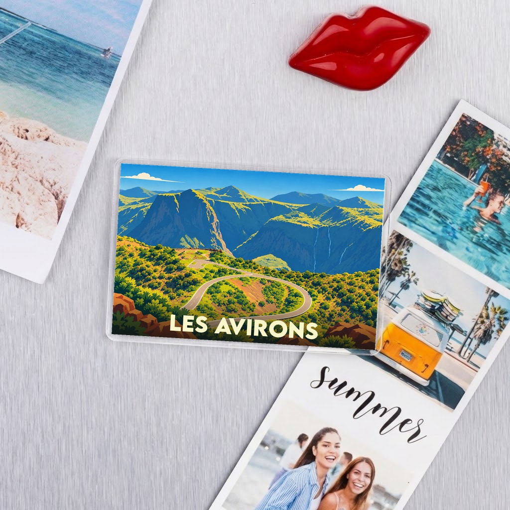 Magnet souvenir de la ville de Les Avirons avec une illustration stylisée d'un paysage montagneux.