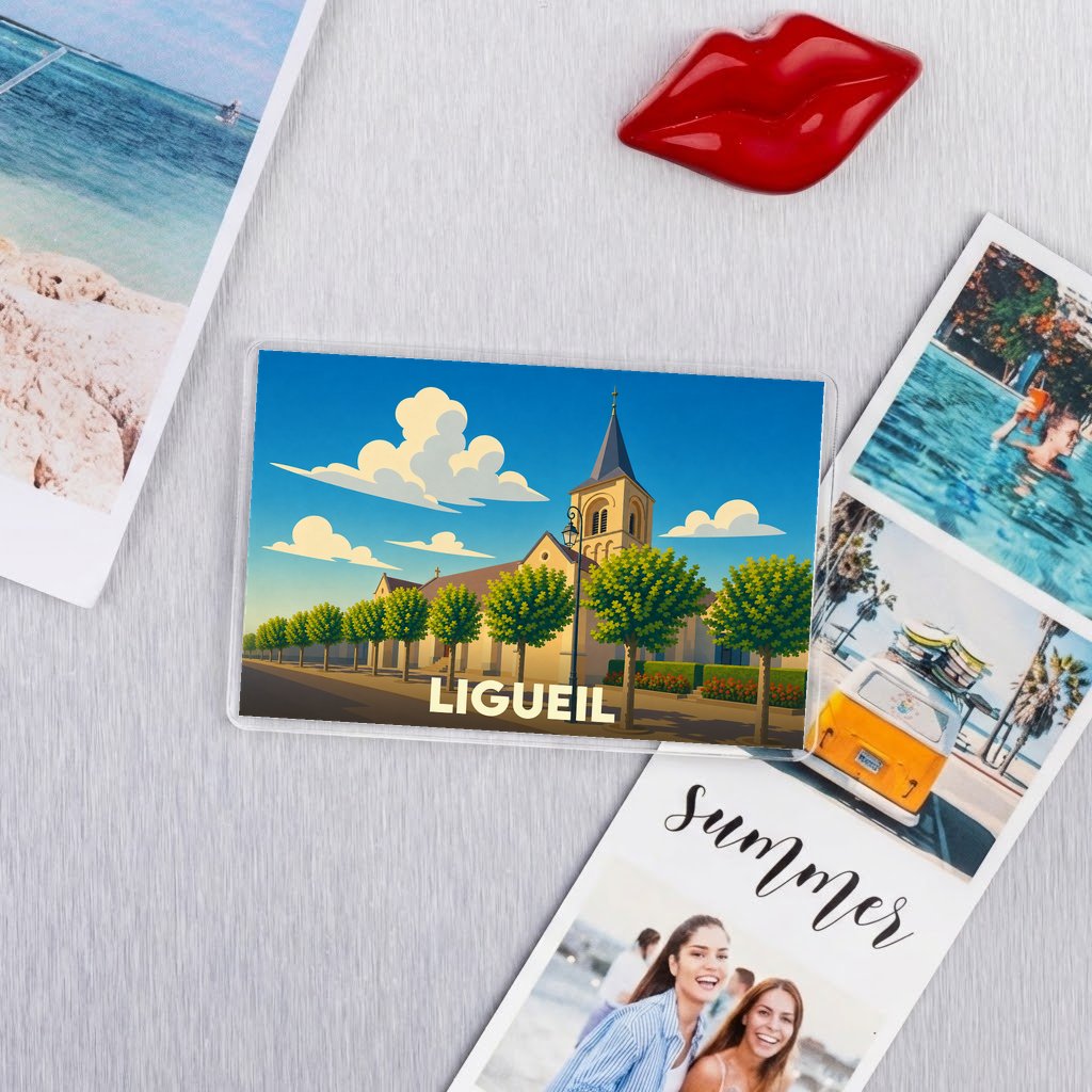 Magnet souvenir de la ville de Ligueil avec une illustration stylisée de son église.