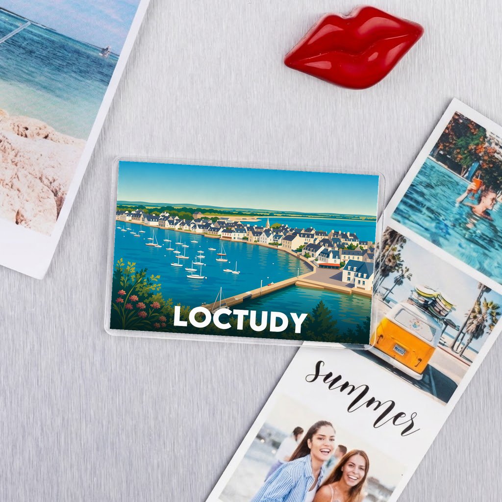 Magnet souvenir de la ville de Loctudy avec une illustration stylisée de son port.