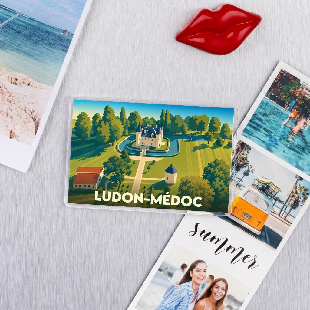 Magnet souvenir de la ville de Ludon-Médoc avec une illustration stylisée d'un château entouré d'un parc.
