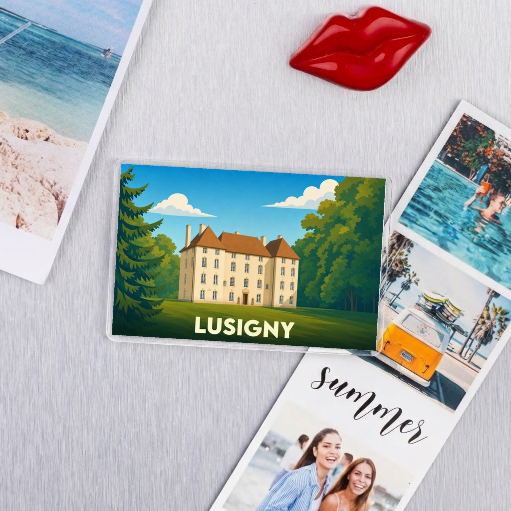 Magnet souvenir de la ville de Lusigny avec une illustration stylisée de son château.
